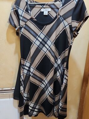liz clairborne Black & Tan Plaid Short-Sleeve Swing Tunic